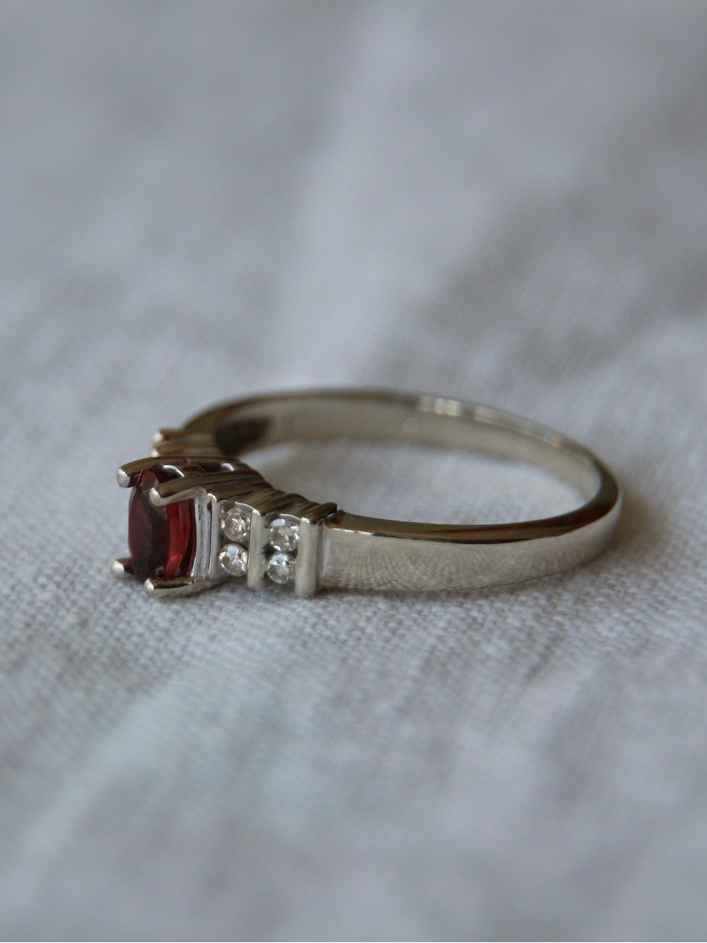 2000's 10k Gold Garnet and Diamond Ring - Picture 5 of 8
